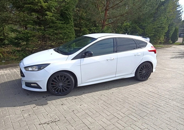 Ford Focus cena 52000 przebieg: 185000, rok produkcji 2015 z Gdynia małe 106